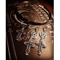 Collier rigide argenté croix 666 