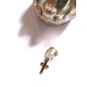 Bague d'oreille métal doré avec un pendentif Croix