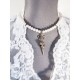 Collier perles crème couleur bronze crâne d'oiseau et couronne diamant "Gothic Princess" 