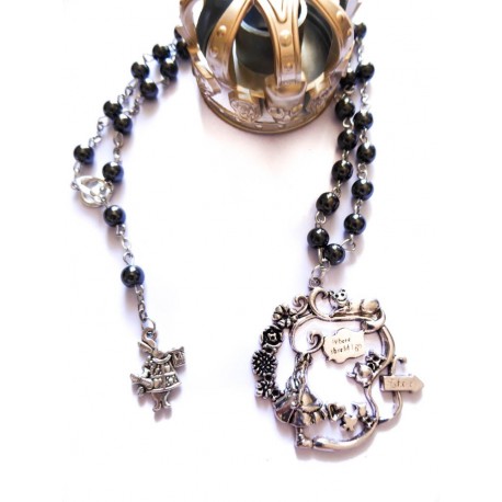 Chapelet rosaire perles noires revisité Alice aux pays des merveilles 