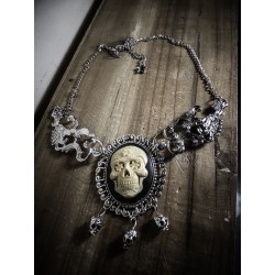Collier argenté arabesque Cameo Skull